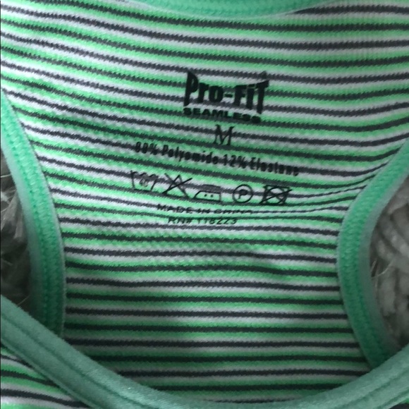 PRO FIT // Green sports bra - Picture 2 of 2